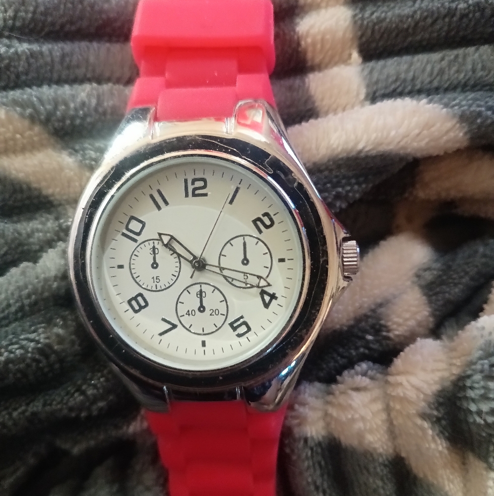 Watch - Picture 2 of 3